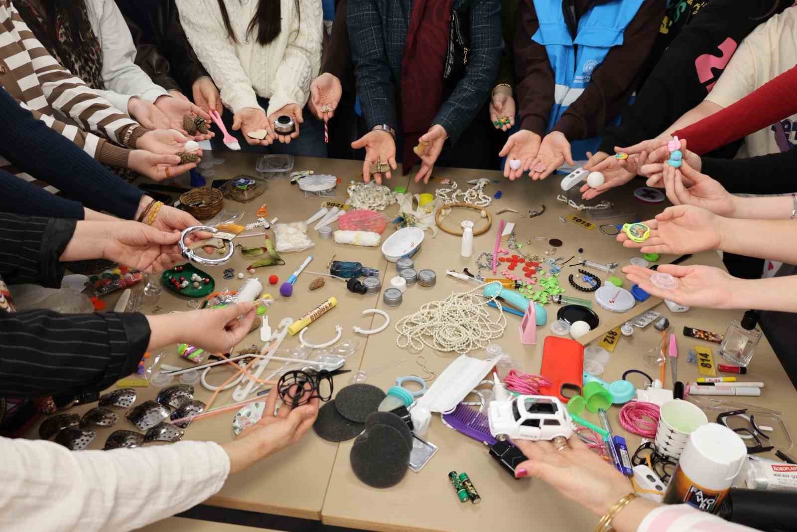 Bilecik’te sıfır atık etkinliğinde atıklarla Türk bayrağı oluşturuldu
