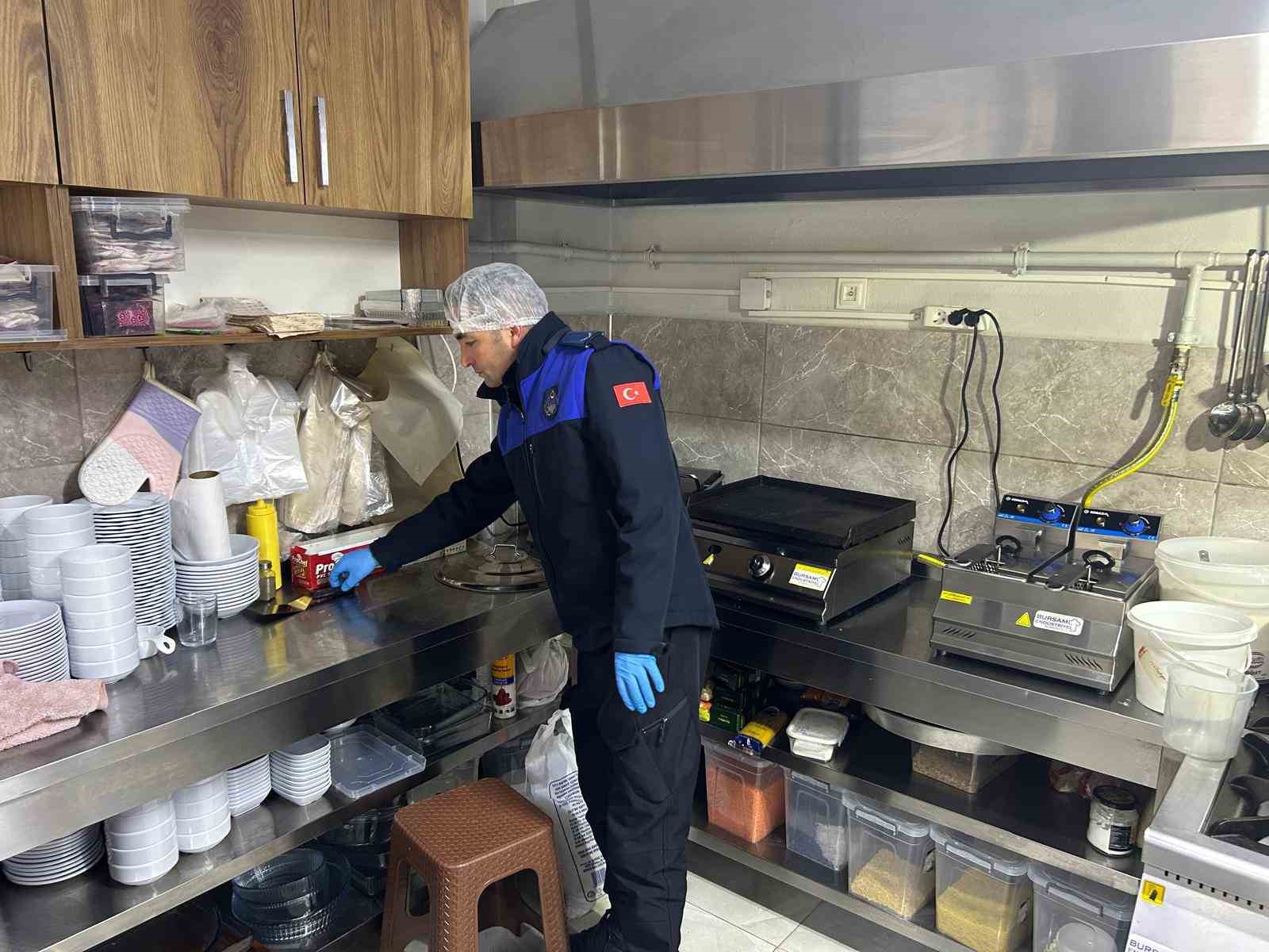 Bilecik’te son kullanma tarihi geçmiş ürünlere zabıta engeli
