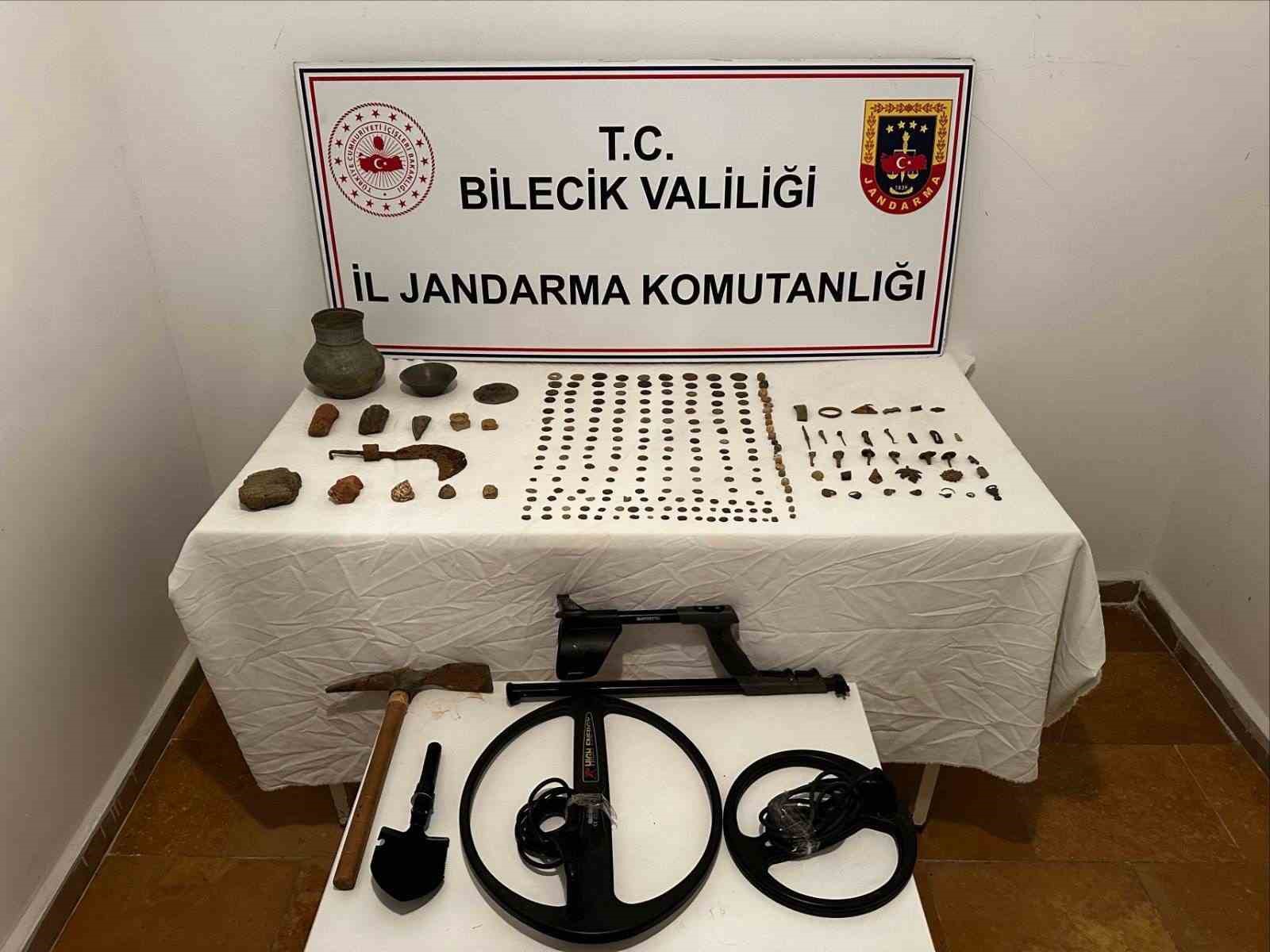 Bilecik’te tarihi eser kaçakçılığı operasyonu: 349 parça tarihi eser bulundu
