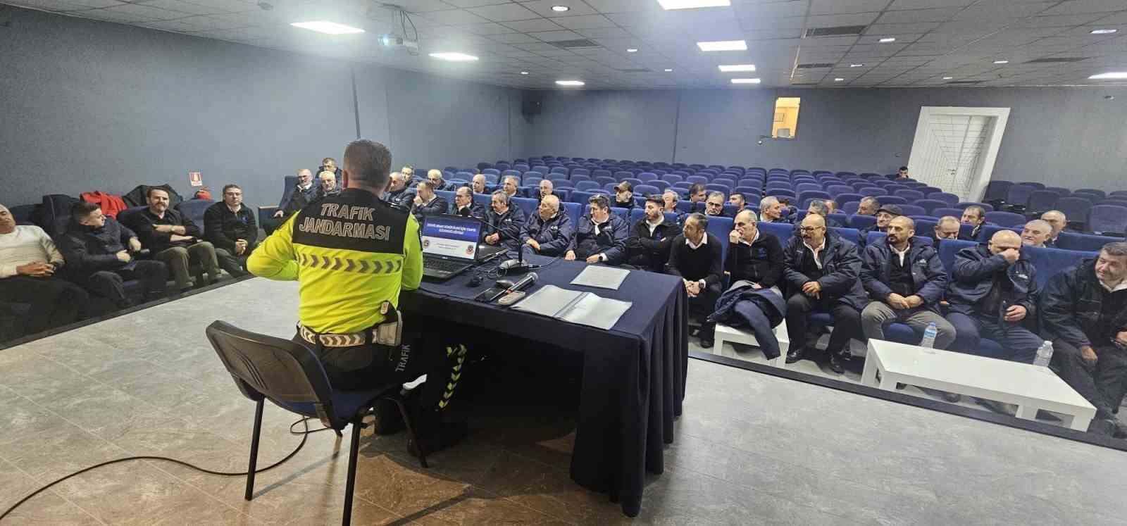 Bilecik’te tur servis sürücülerine trafik semineri
