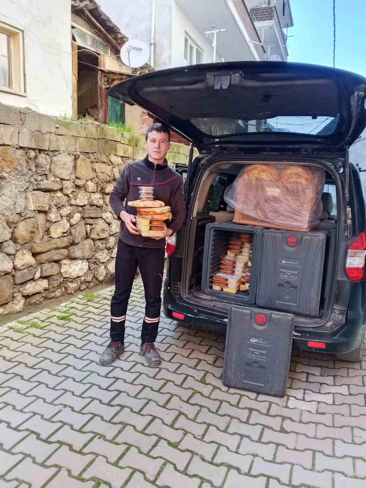 Bilecik’te vatandaşların kapısına sıcak yemek ulaştırıldı
