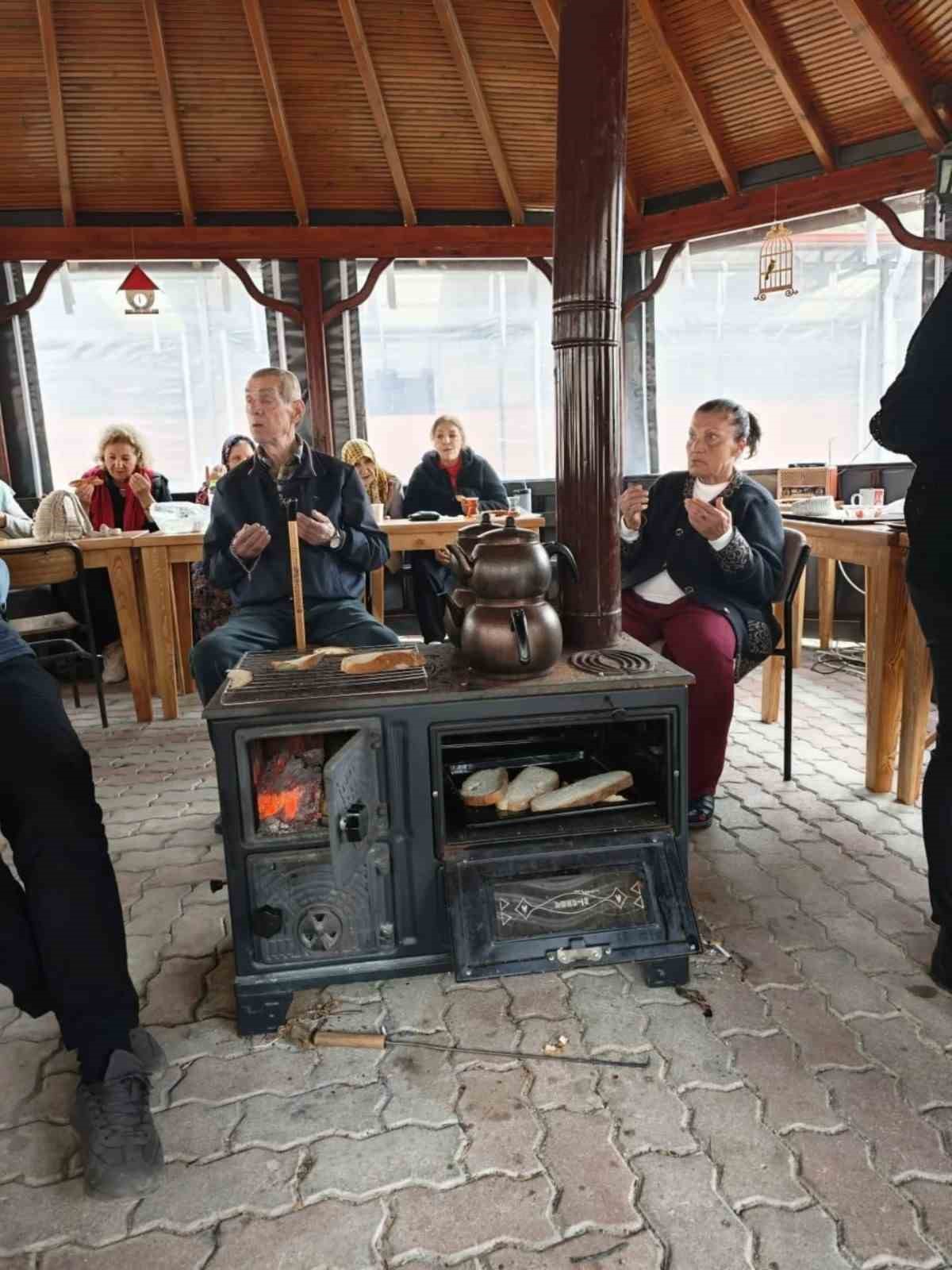 Bilecik’te Yaşlılara Saygı Haftası’nda ‘Salçalı Ekmek’ etkinliği
