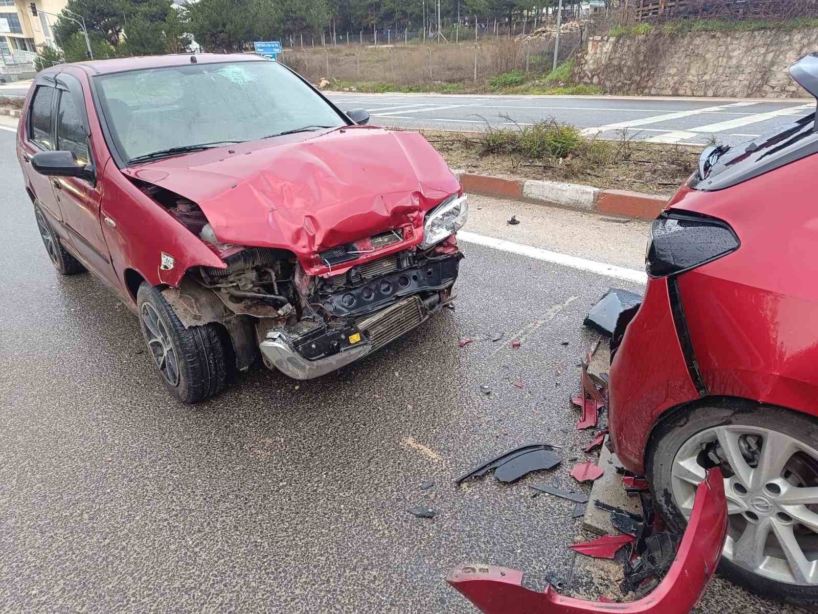 Bilecik’te zincirleme trafik kazası; 4 yaralı
