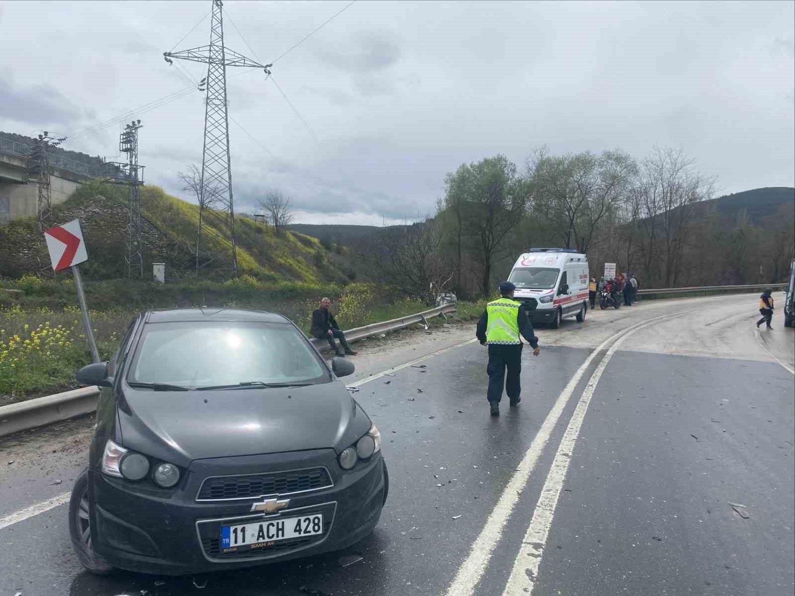 Bilecik’te zincirleme trafik kazası; 4 yaralı
