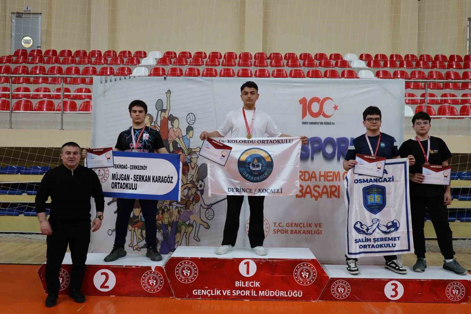 Bilek güreşinde ödüller sahiplerini buldu
