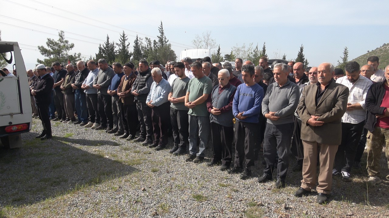 Bilezikler için anneyi ve oğlunu öldüren katil morga gidip, olayı gerçekleştirenleri gördüğünü söylemiş
