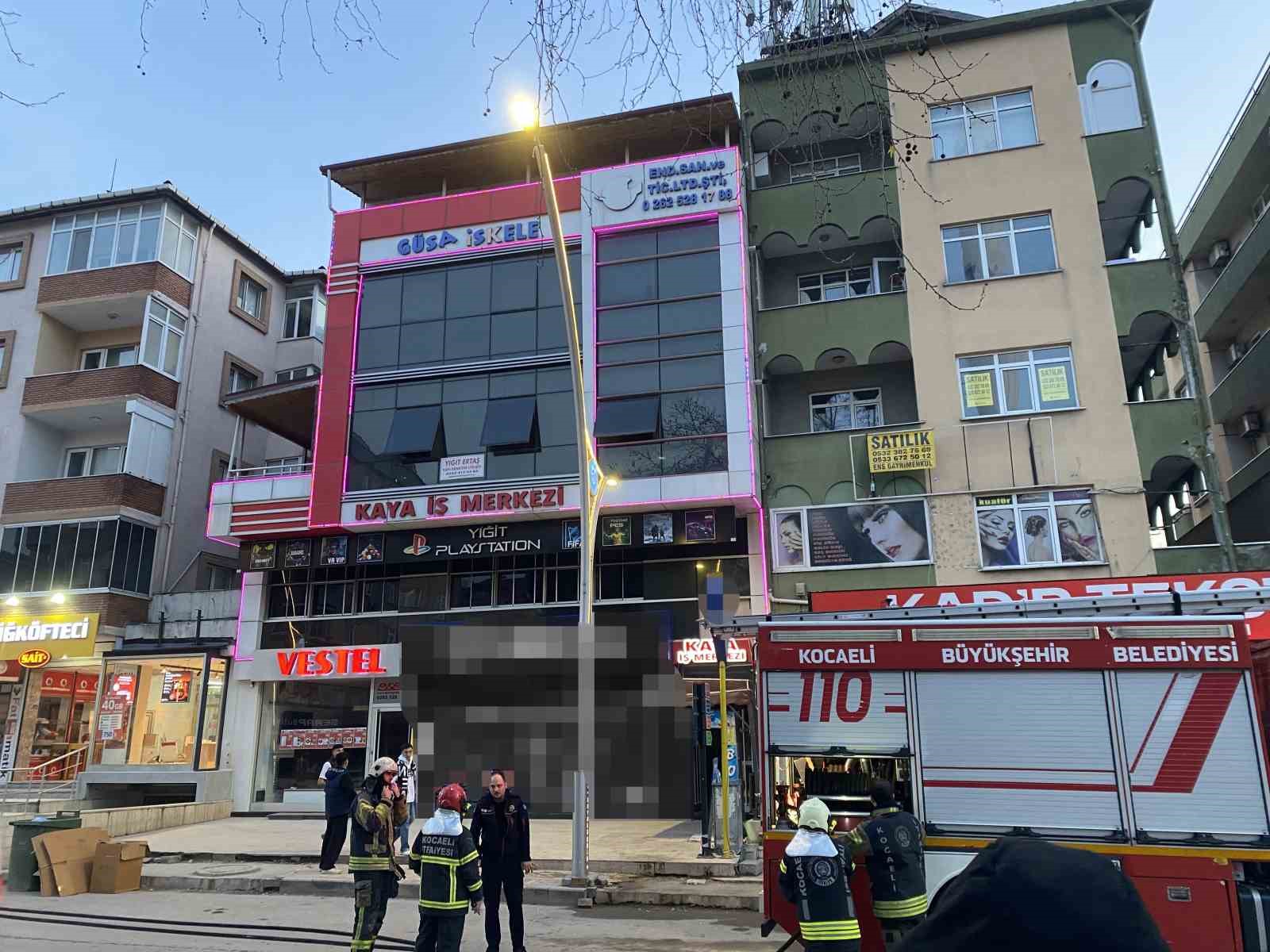 Bilgisayar patladı, ofiste yangın çıktı
