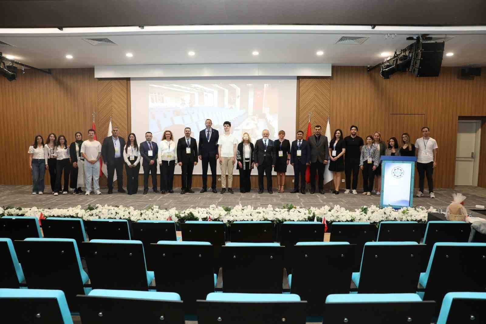 Bilim dünyası sağlık, spor, enerji ve çevresel sürdürülebilirlik için ALKÜ’de buluştu
