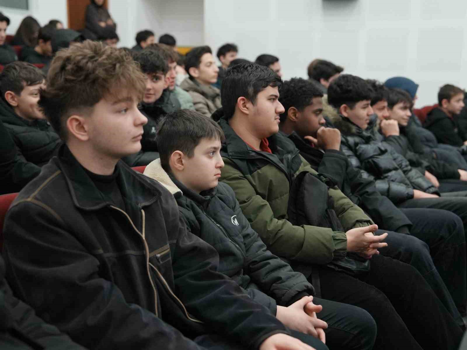 Bilim Merkezinde dronlar ve kullanımı söyleşisi
