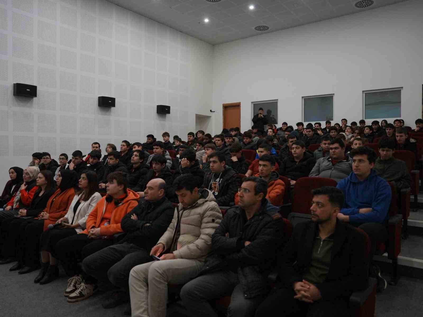 Bilim Merkezinde dronlar ve kullanımı söyleşisi
