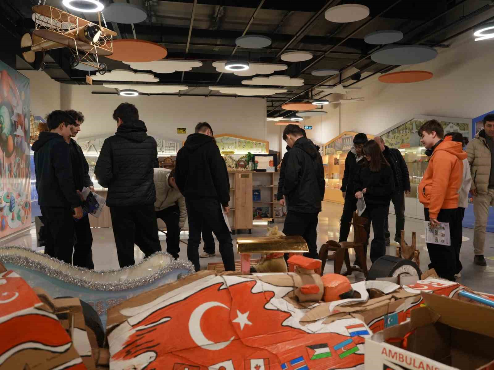 Bilim Merkezinde dronlar ve kullanımı söyleşisi
