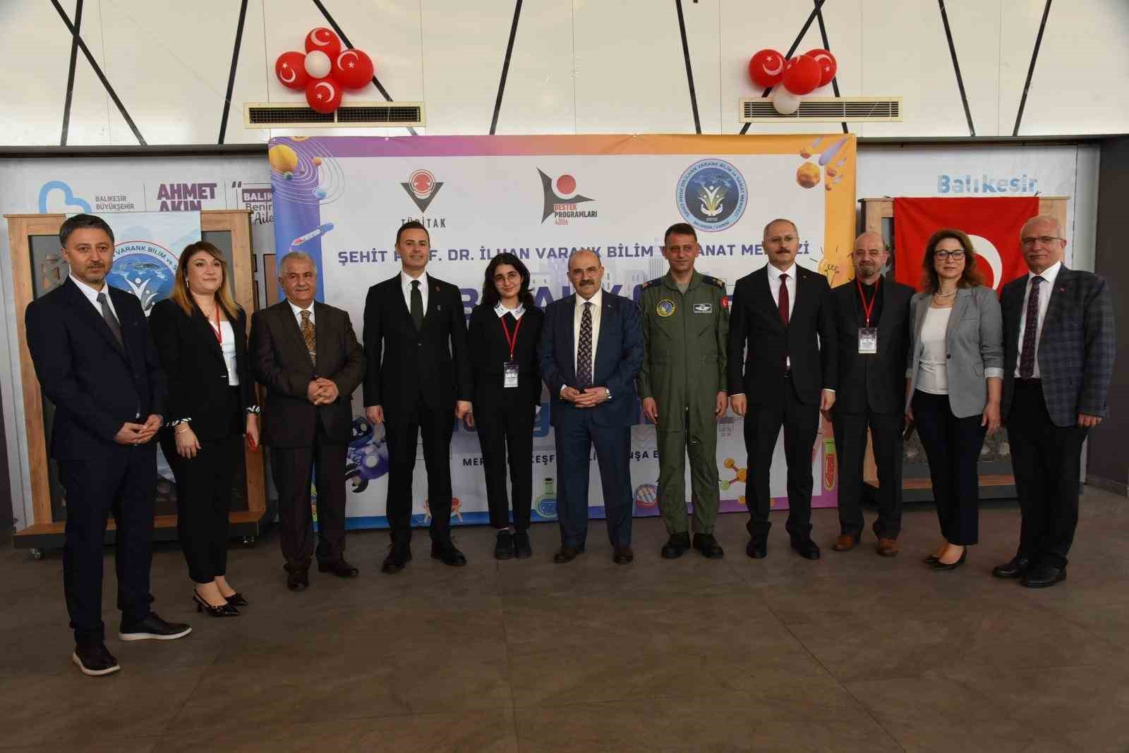 Bilimin kalbi Balıkesir’de attı: Bilim Fuarı yoğun katılımla açıldı
