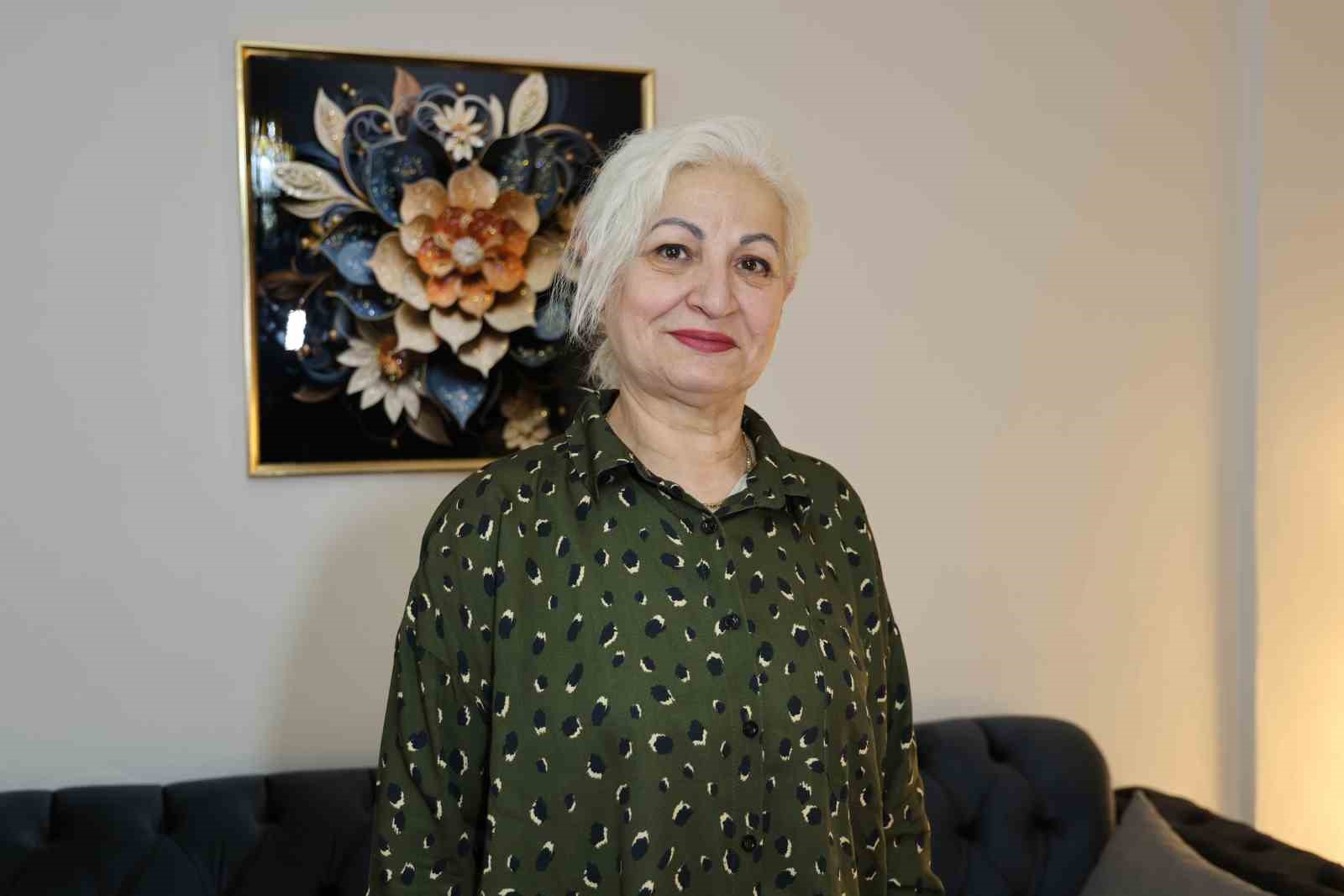 Bilinci kapanan anne, oğlundan aldığı karaciğerle yaşama tutundu
Bilinci kapanan anne, oğlundan aldığı karaciğerle yaşama tutundu