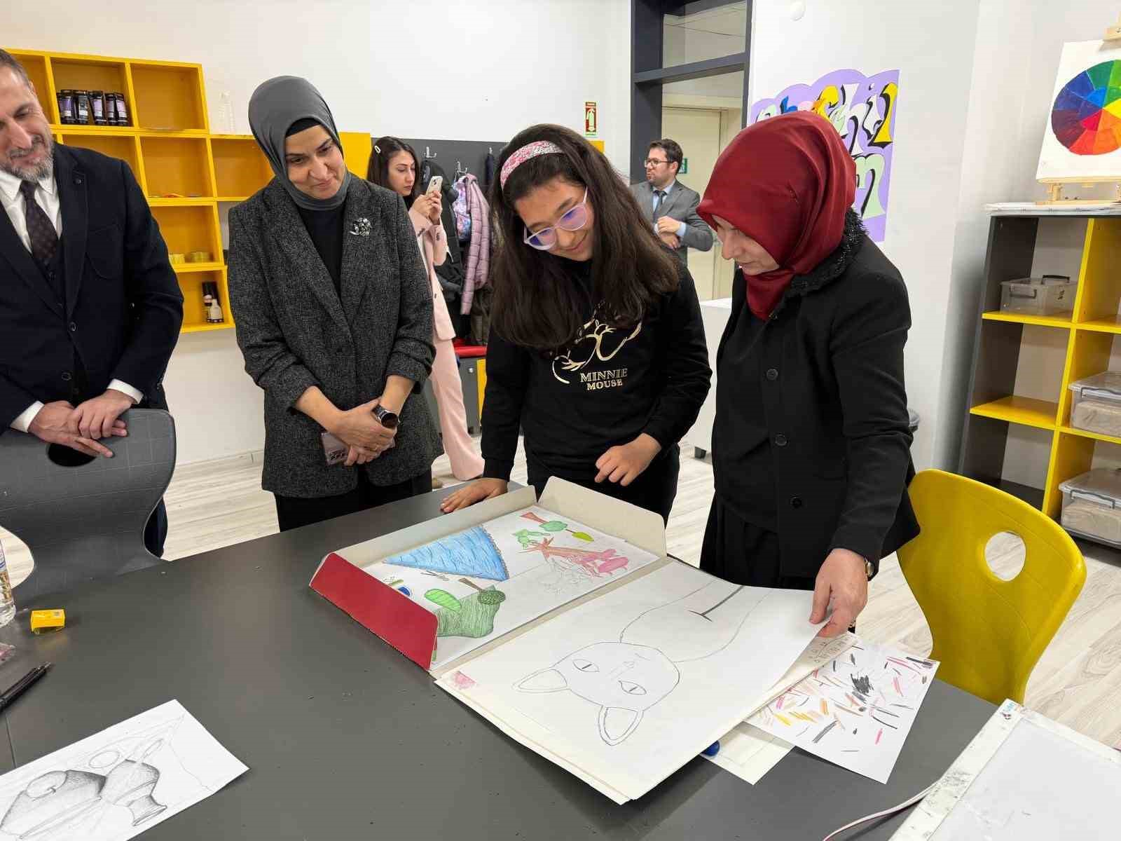 BİLSEM öğretmeni STAR programında bursiyer oldu
