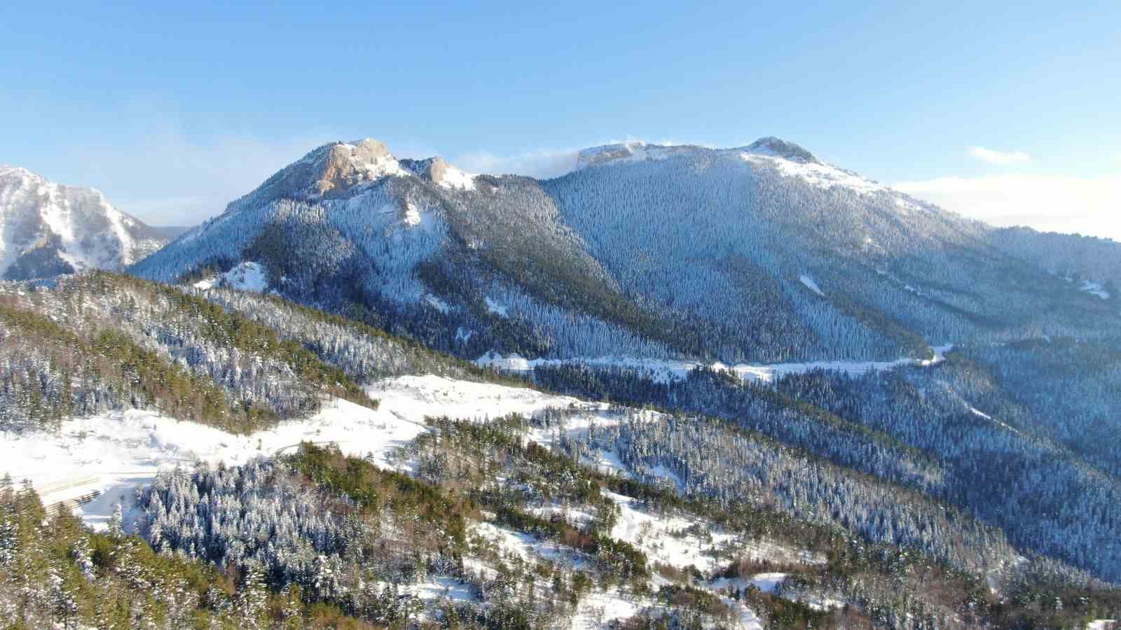 Bin 250 rakımlı Yaralıgöz Dağı’nda muhteşem kar manzarası
