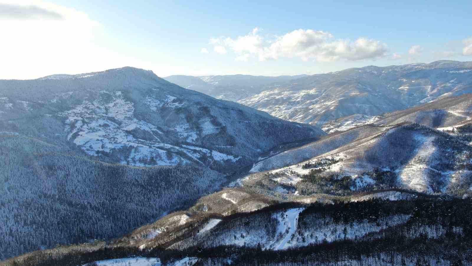 Bin 250 rakımlı Yaralıgöz Dağı’nda muhteşem kar manzarası
