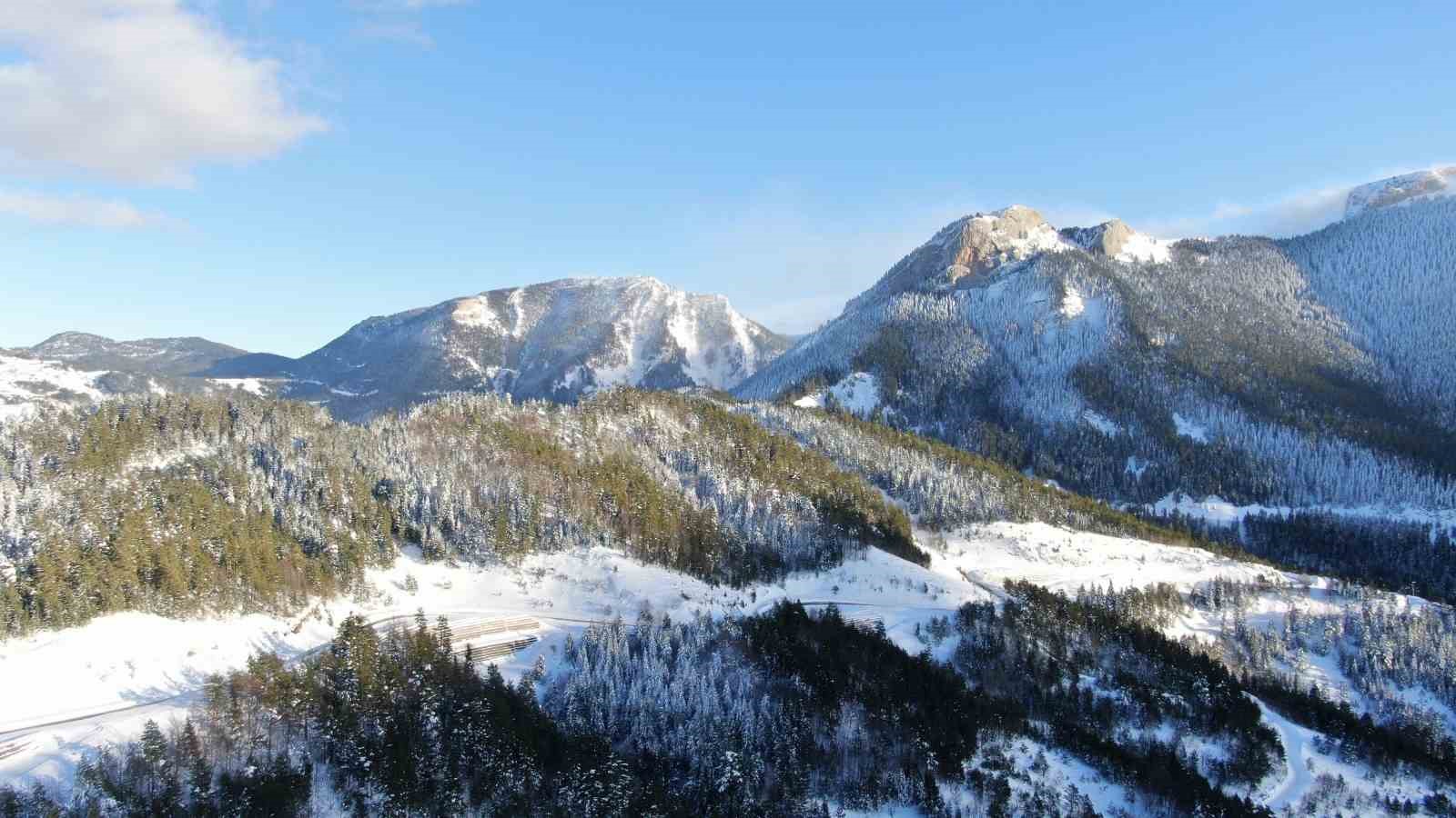 Bin 250 rakımlı Yaralıgöz Dağı’nda muhteşem kar manzarası
