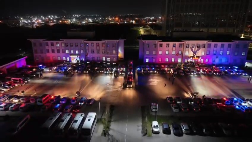 Bin polisin katılımıyla Bursa merkezli 4 ilde narkotik operasyonu: 84 tutuklama
Bin polisin katılımıyla Bursa merkezli 4 ilde narkotik operasyonu: 84 tutuklama