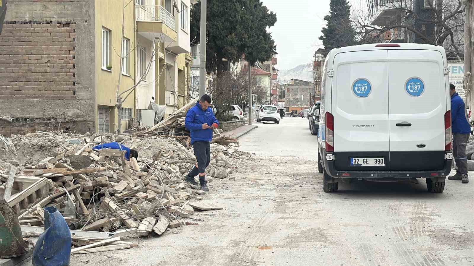 Bina yıkımı sırasında doğal gaz borusundan sızıntı meydana geldi
