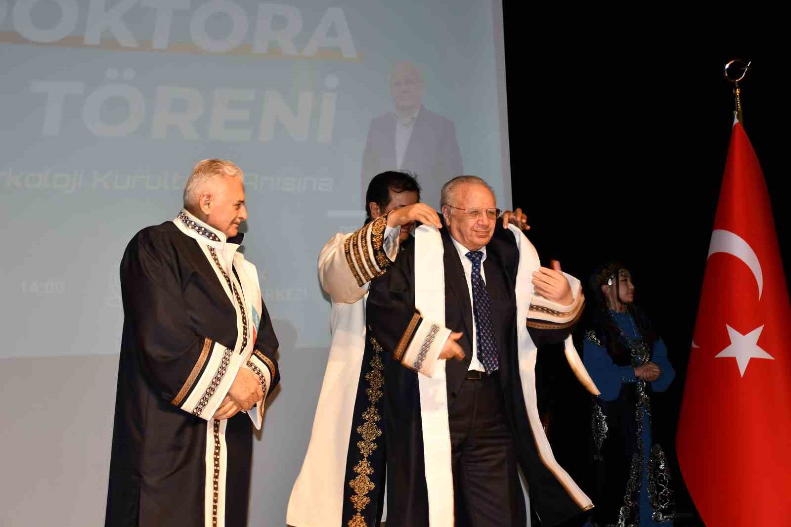 Binali Yıldırım’a fahri doktora ünvanı verildi
