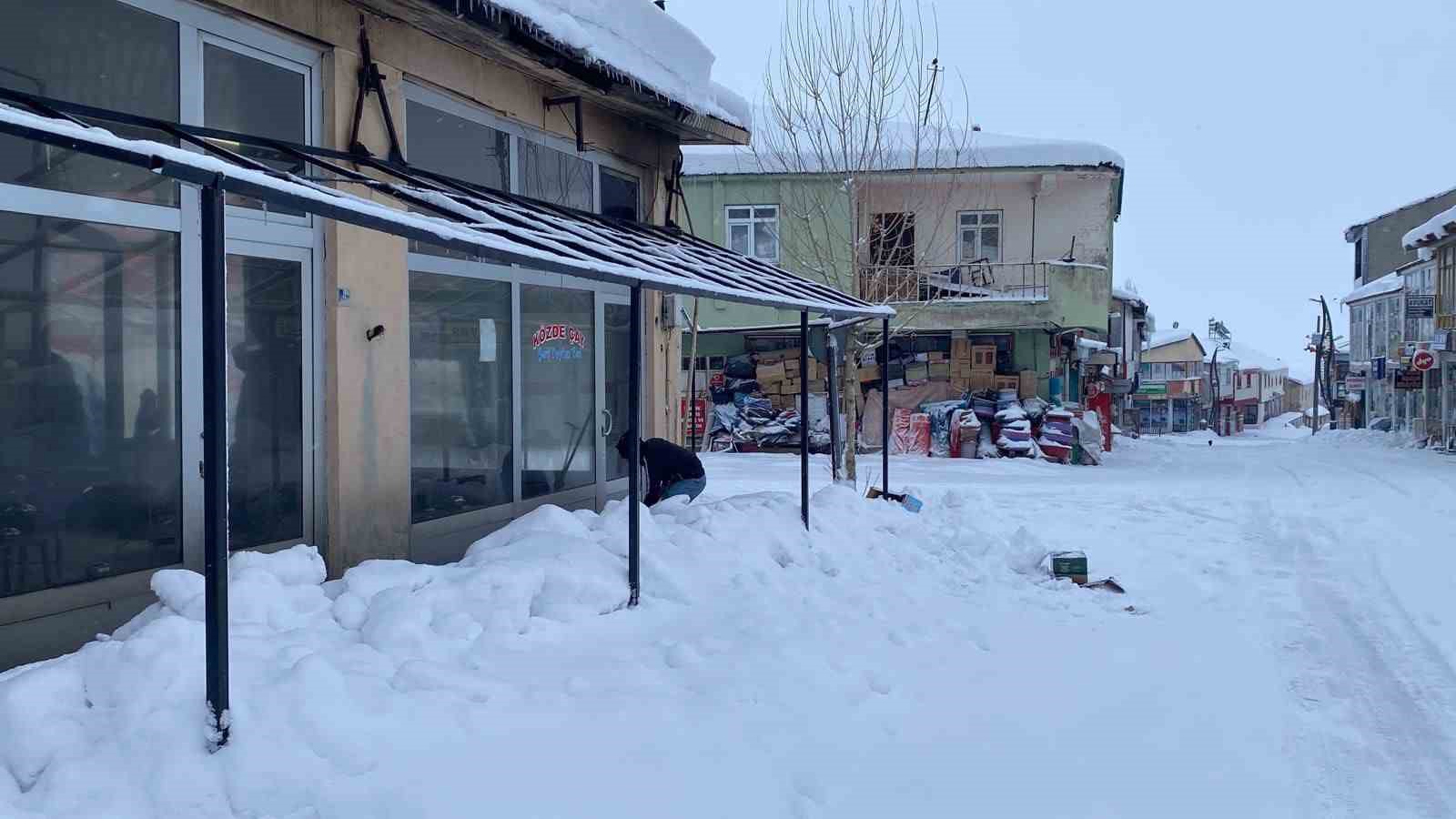 Bingöl genelinde kar yağışı etkisini sürdürüyor
