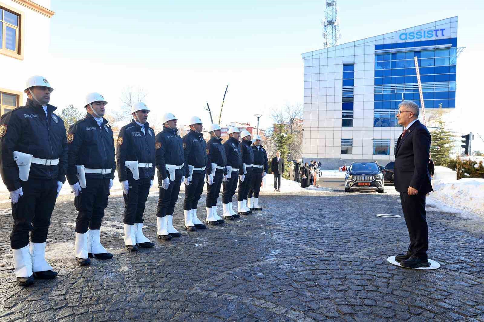 Bingöl Valisi Çelik görevine başladı
