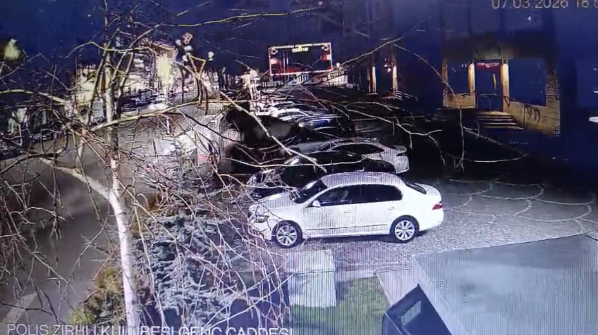 Bingöl’de 4 kişinin yaralandığı kaza kamerada
