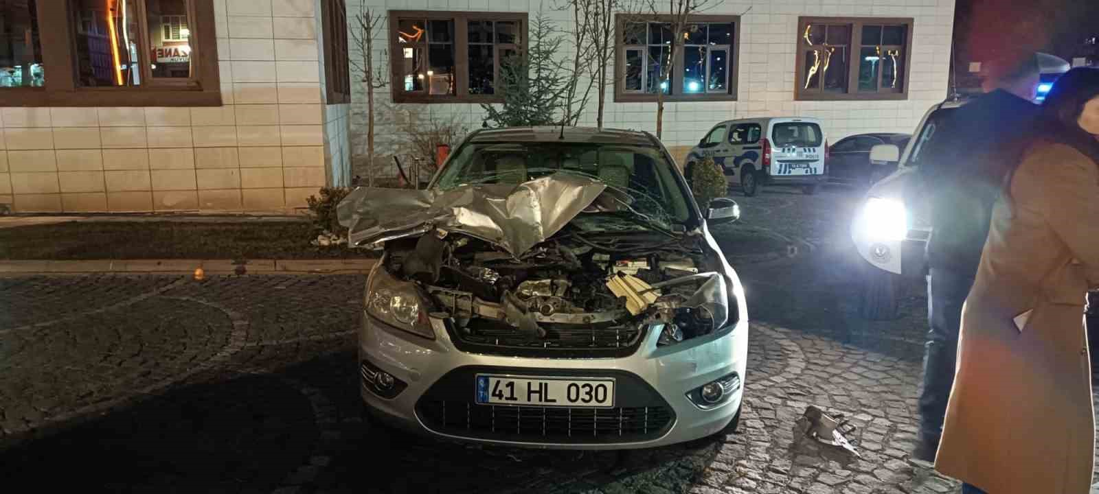 Bingöl’de 4 kişinin yaralandığı kaza kamerada
