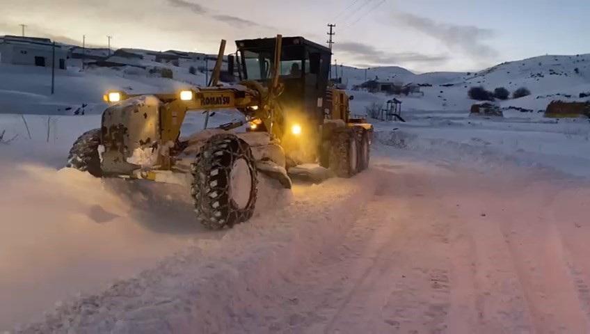 Bingöl’de 72 köy yolunda çalışmalar sürüyor

