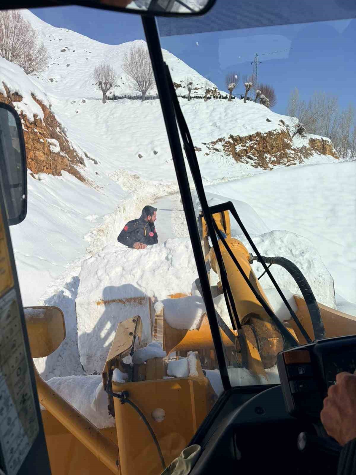 Bingöl’de ekipler karbonmonoksit gazından zehirlenen şahıs için seferber oldu
