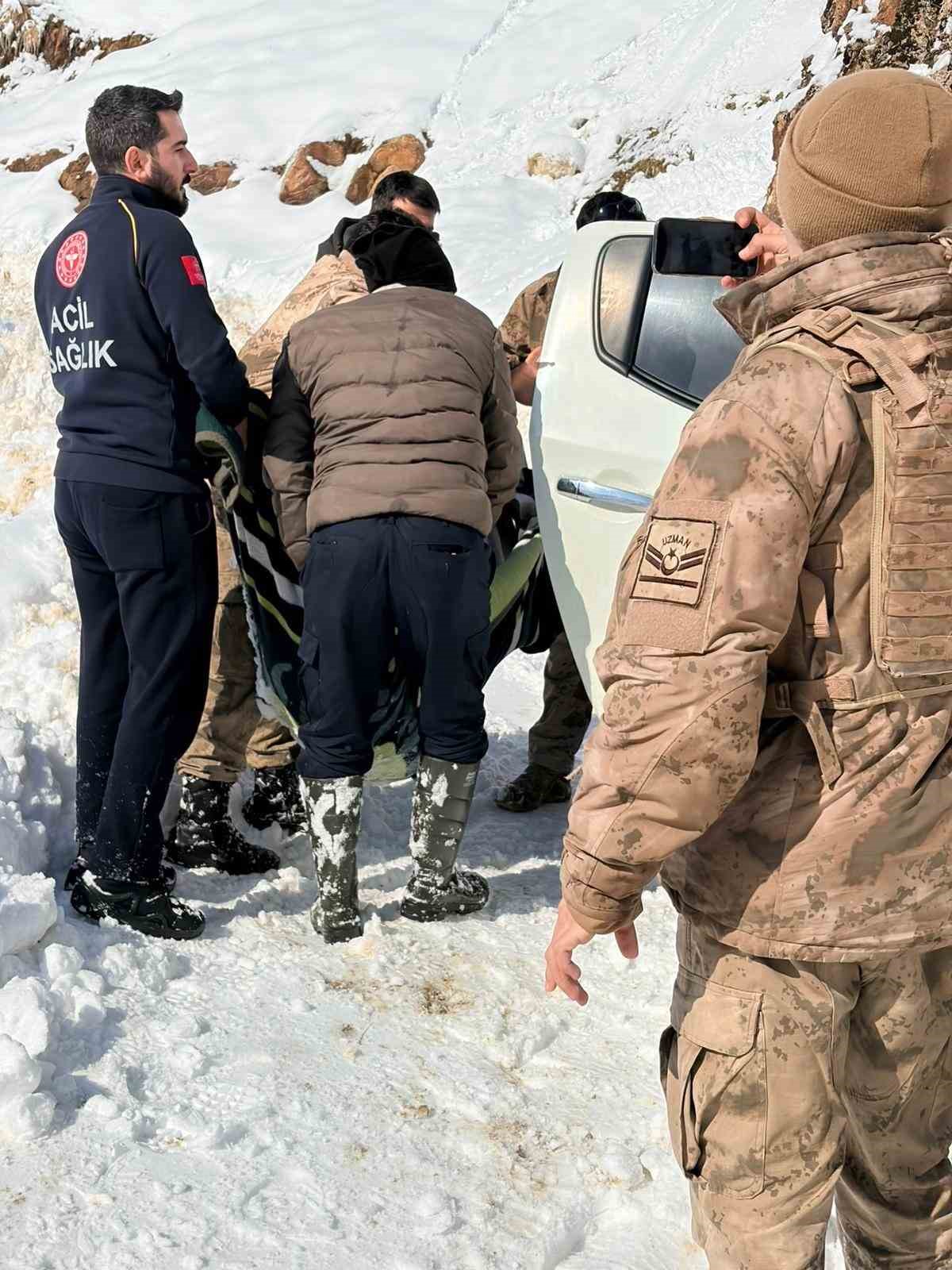 Bingöl’de ekipler karbonmonoksit gazından zehirlenen şahıs için seferber oldu
