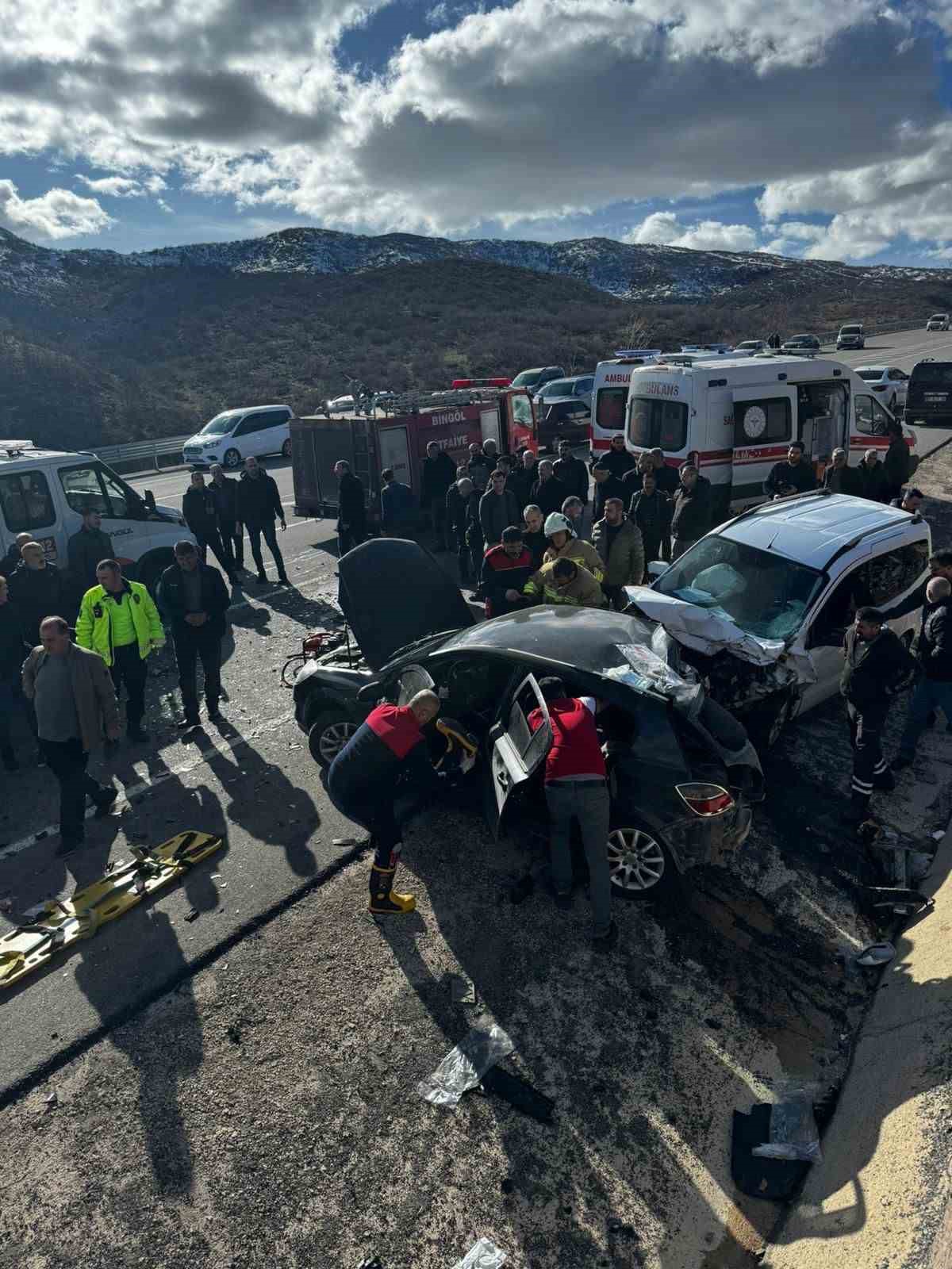 Bingöl’de feci kaza: 2 ölü, 3 yaralı
