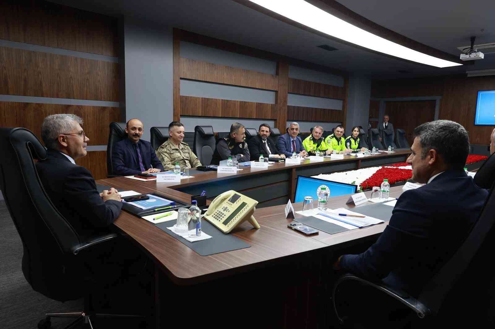 Bingöl’de İl Trafik Komisyonu, güvenli ulaşım için bir araya geldi
