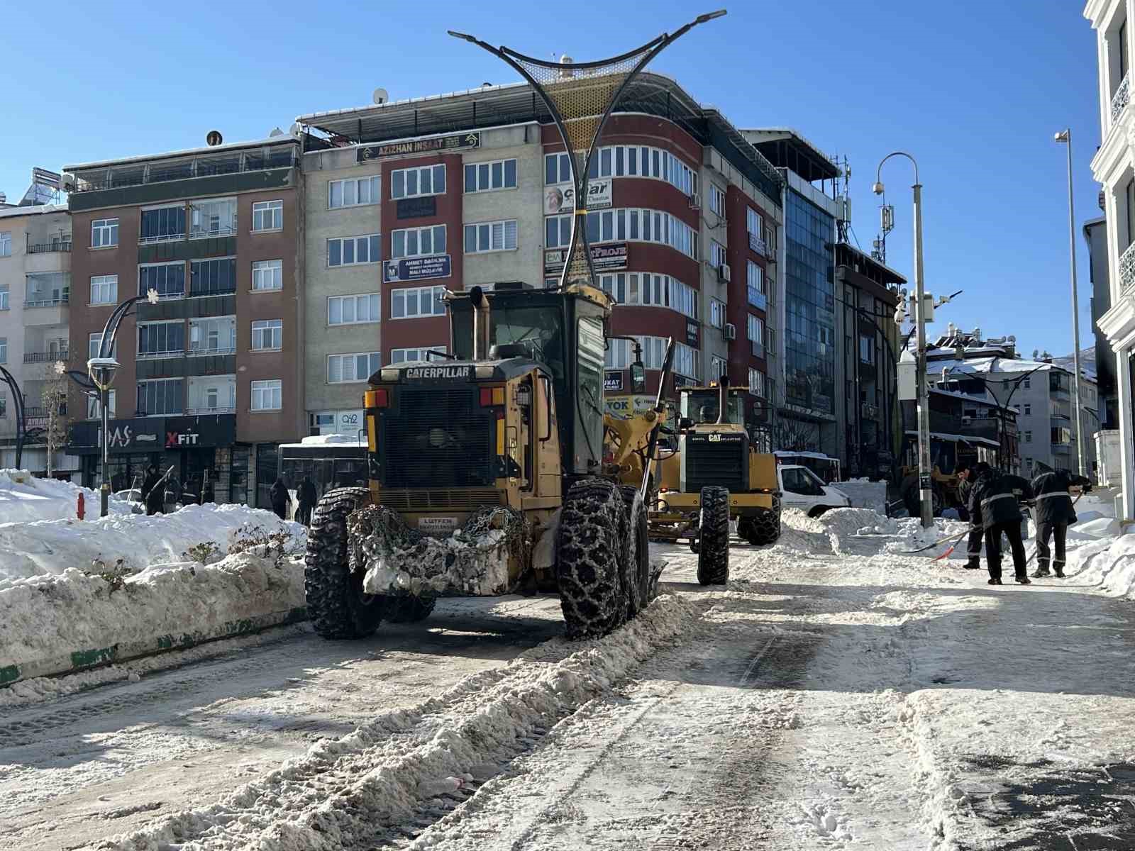 Bingöl’de kar sonrası güneş yüzünü gösterdi
