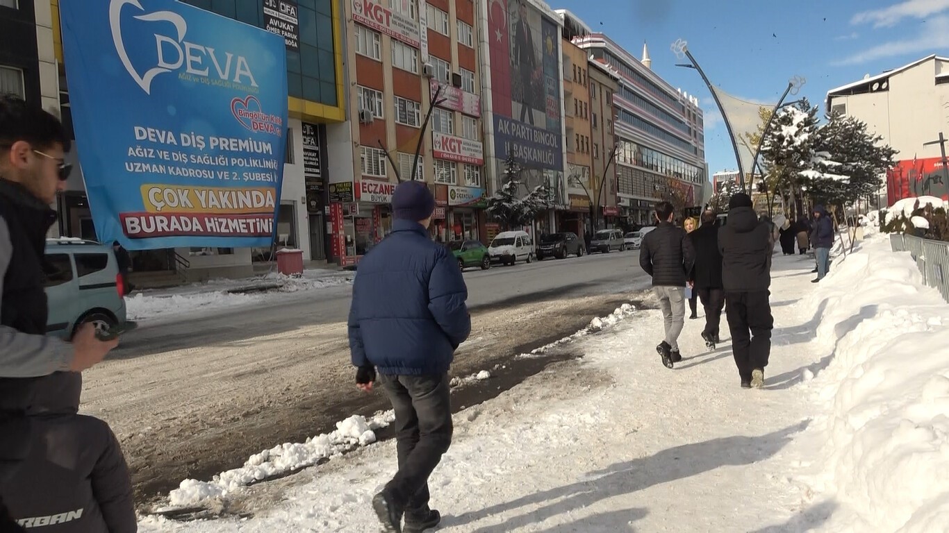 Bingöl’de kar temizliği sürüyor
