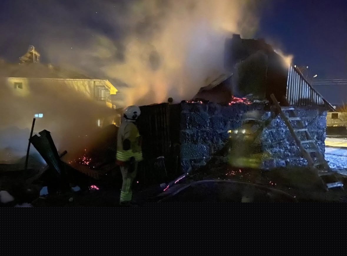 Bingöl’de odunlukta çıkan yangın paniğe neden oldu
