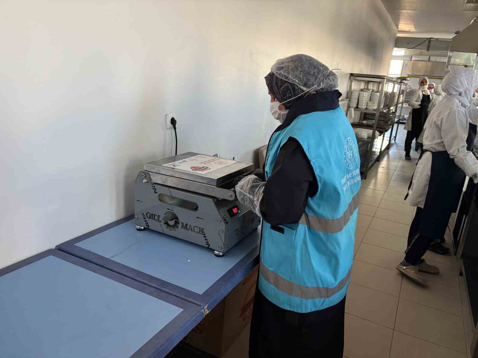 Bingöl’de öğrencilerden "Komşum Projesi" ile Ramazan dayanışması
