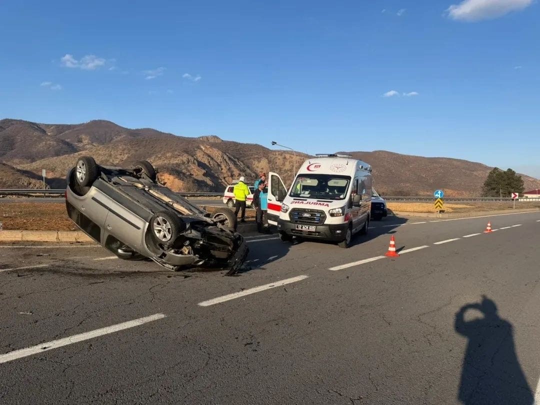Bingöl’de otomobil takla attı: 2 yaralı
