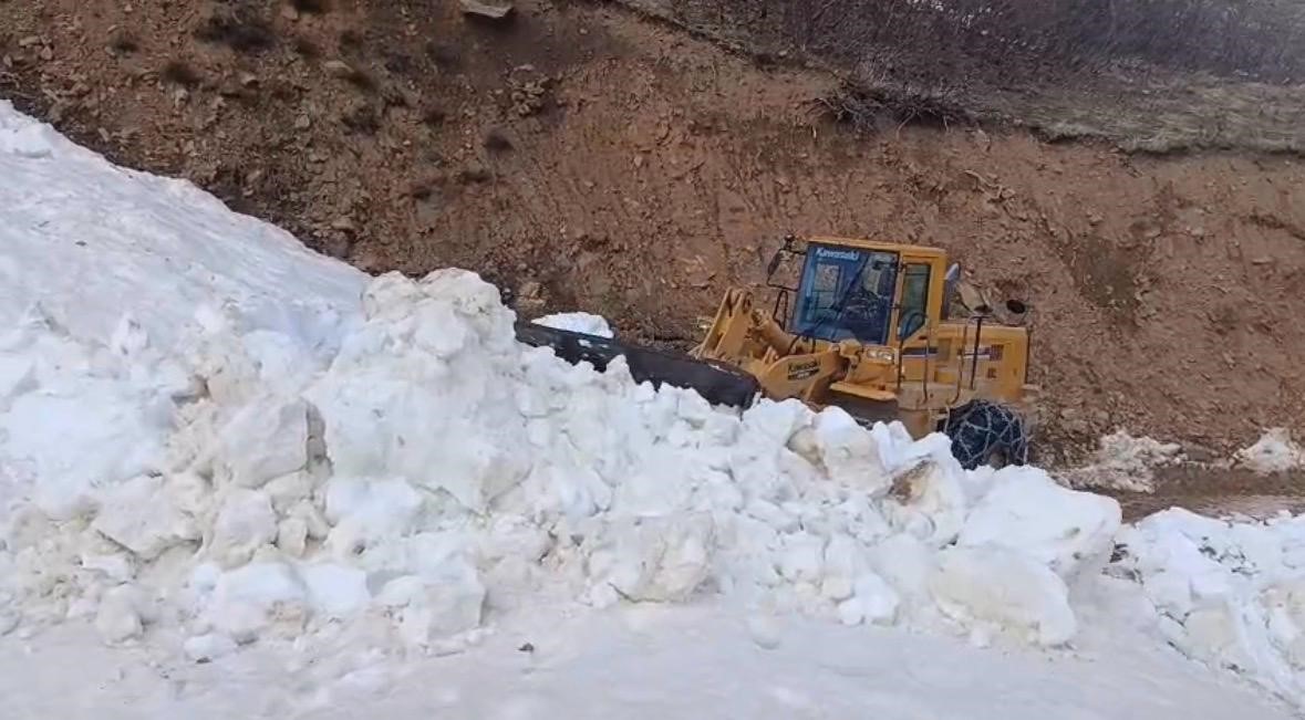 Bingöl’de Özel İdare ekipleri zorlu arazi şartlarında çalışmalarını sürdürüyor
