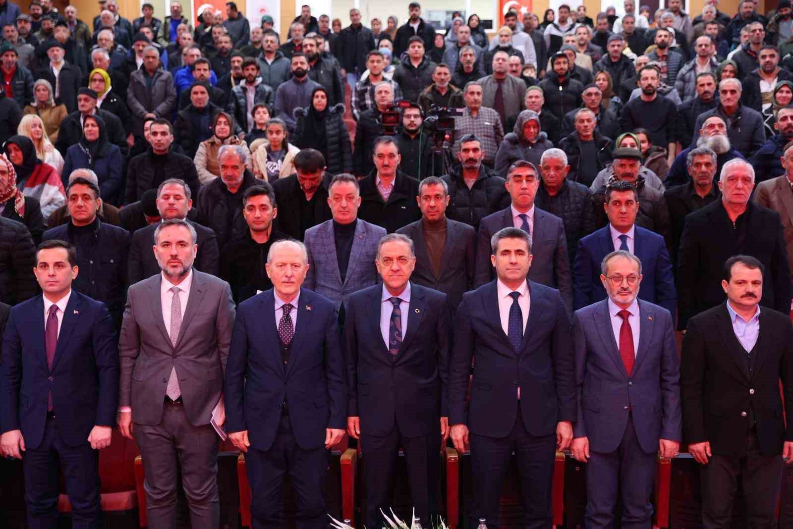 Bingöl’de TOKİ sosyal konutların kurası çekildi
Bingöl’de TOKİ sosyal konutların kurası çekildi