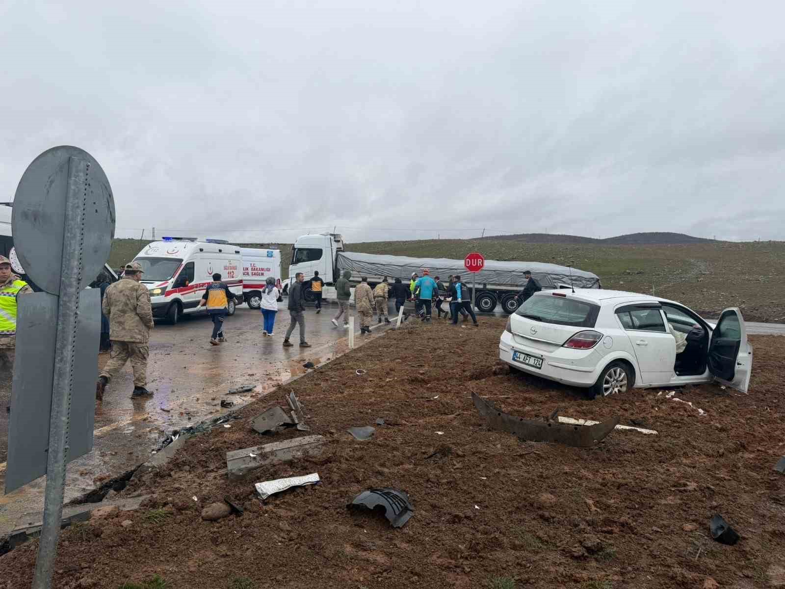 Bingöl’de trafik kazası: 12 yaralı
