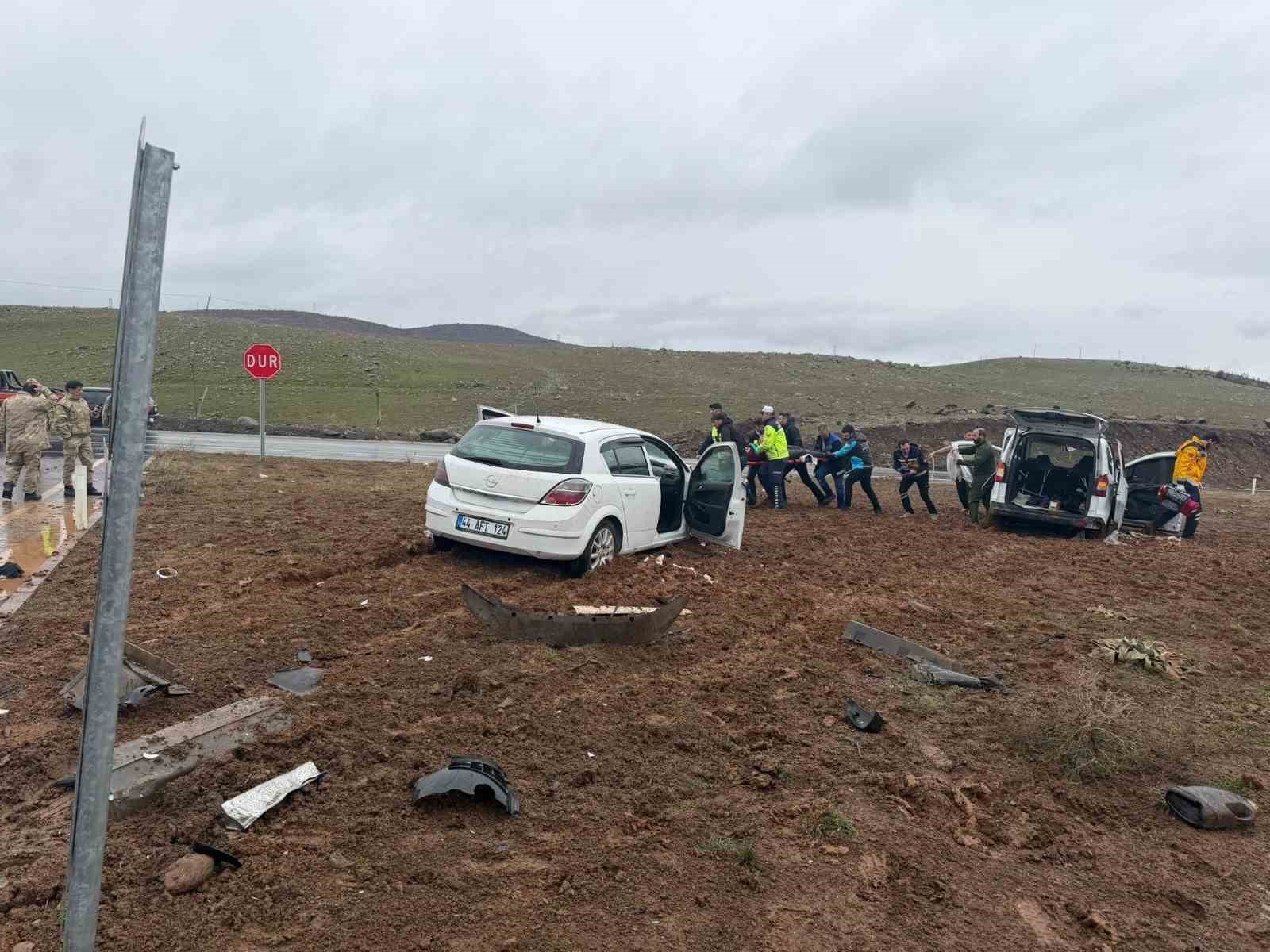 Bingöl’de trafik kazası: 12 yaralı
