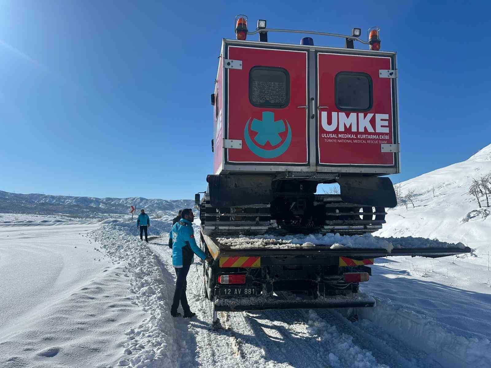 Bingöl’de UMKE ekipleri zorlu kış şartlarında hastaya umut oldu
