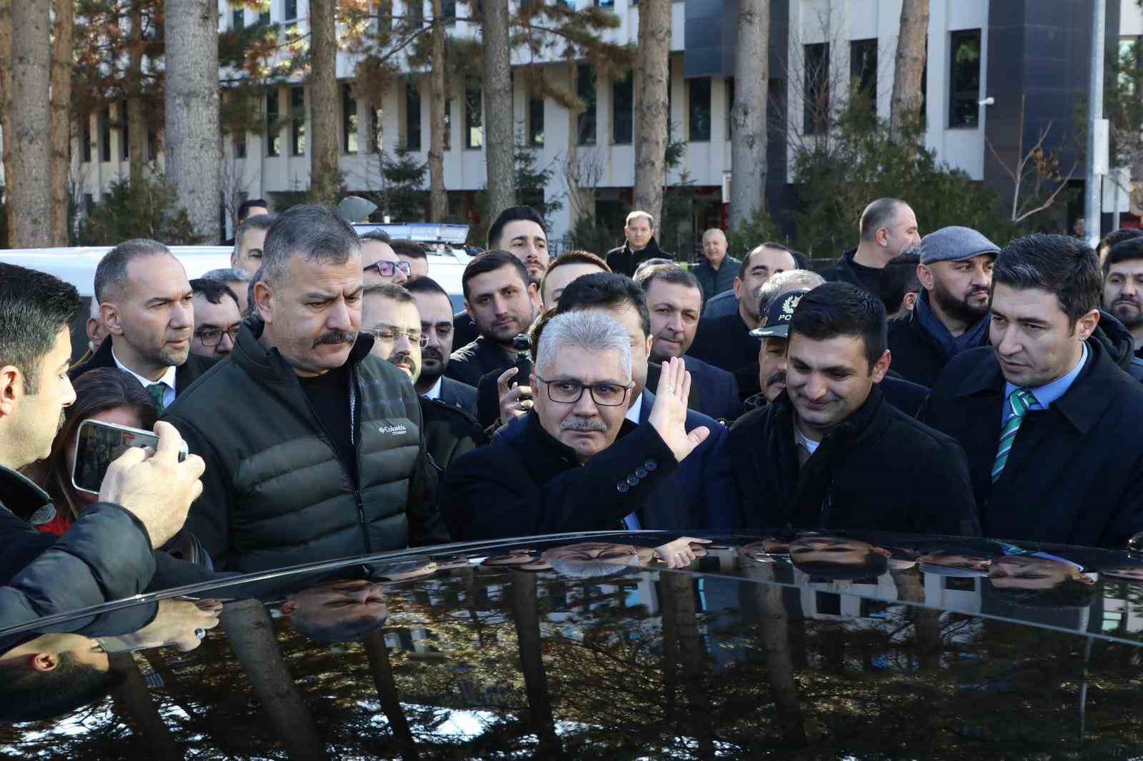 Bingöl’e atanan Vali Cahit Çelik’e duygusal veda
