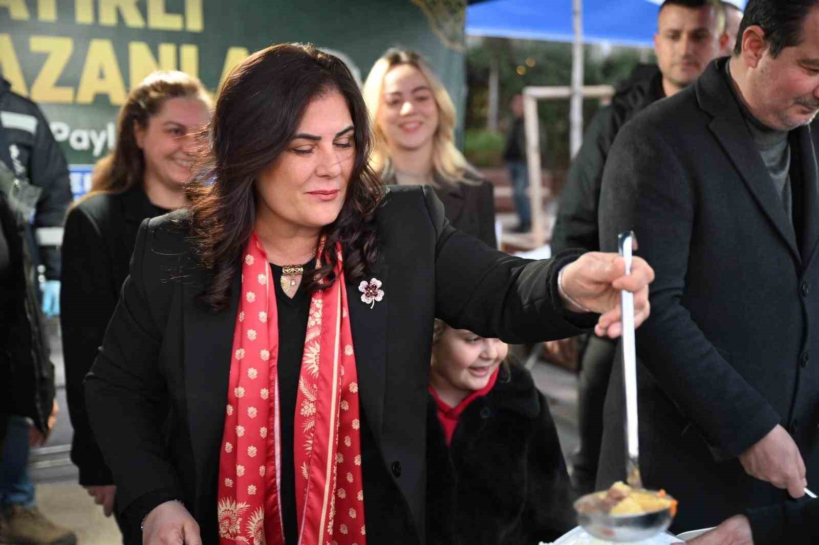 Binlerce Aydınlı, Büyükşehir’in sofralarında buluştu
Binlerce Aydınlı, Büyükşehir’in sofralarında buluştu