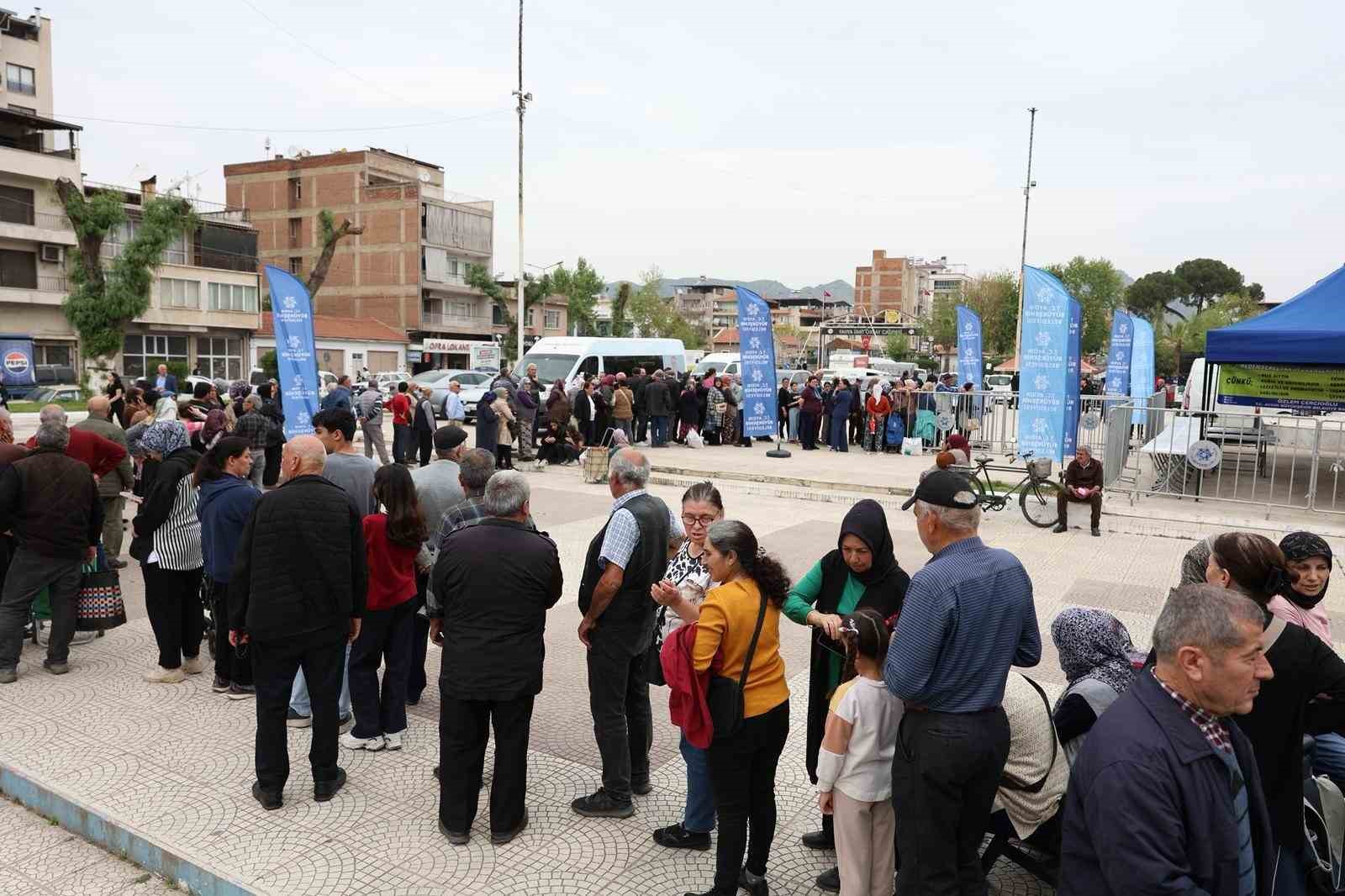 Binlerce fide Kuşadası ve İncirliova’da vatandaşlarla buluştu
