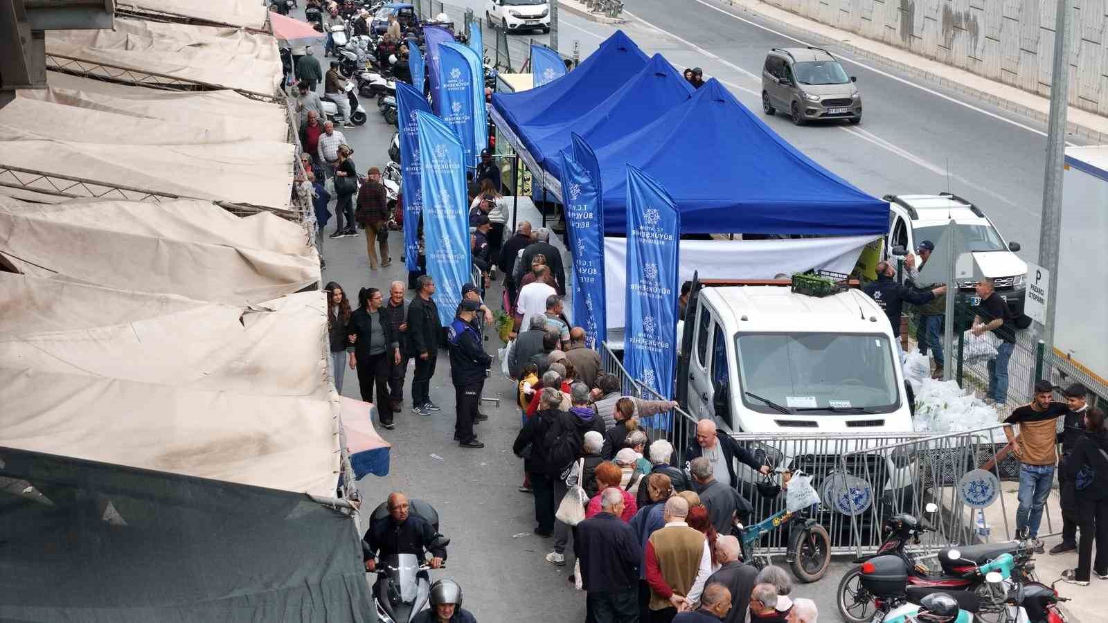 Binlerce fide Kuşadası ve İncirliova’da vatandaşlarla buluştu
