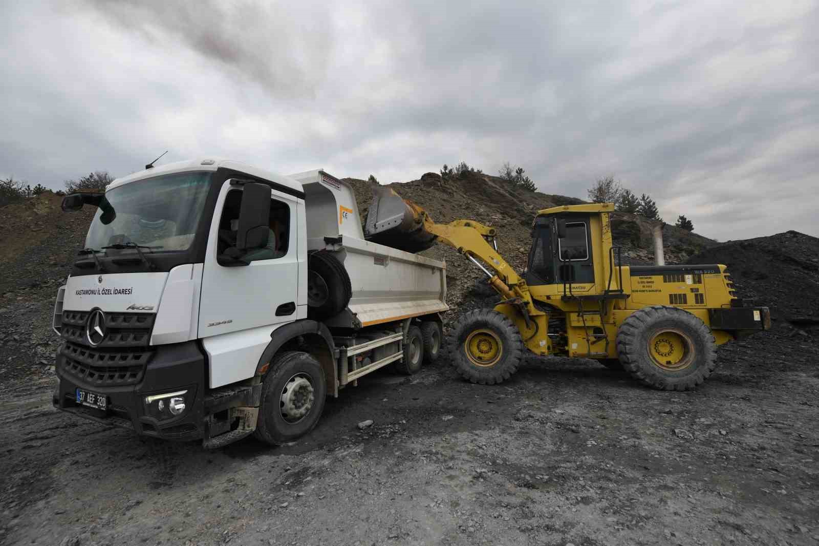 Binlerce kişinin ziyaret ettiği Valla Kanyonu ve Ilıca Şelalesi’nin yolu bayrama hazır hale getirildi

