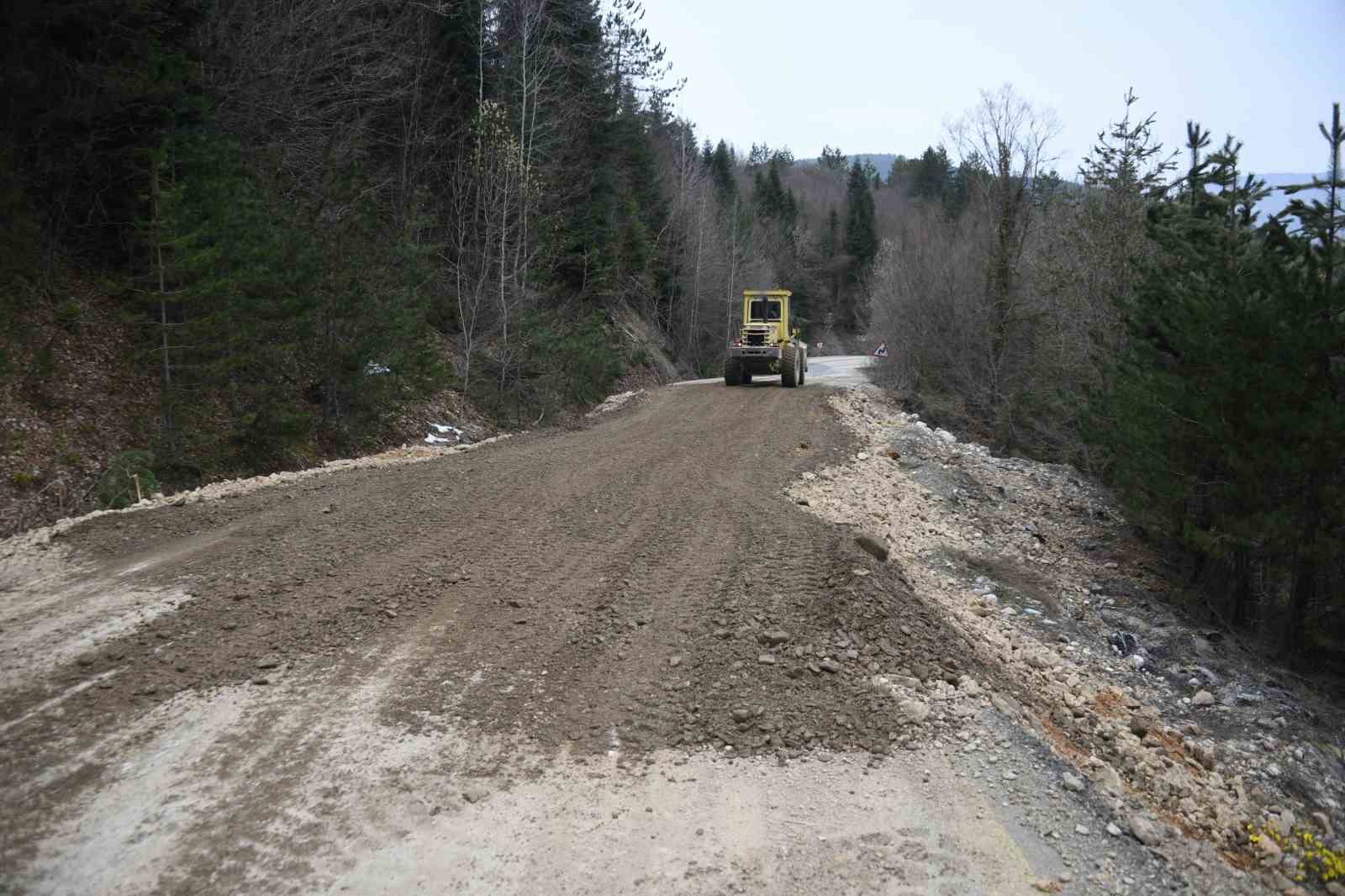 Binlerce kişinin ziyaret ettiği Valla Kanyonu ve Ilıca Şelalesi’nin yolu bayrama hazır hale getirildi
