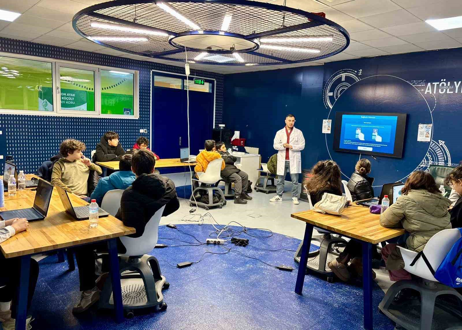 Binlerce öğrenci ara tatilde bilimle buluştu
